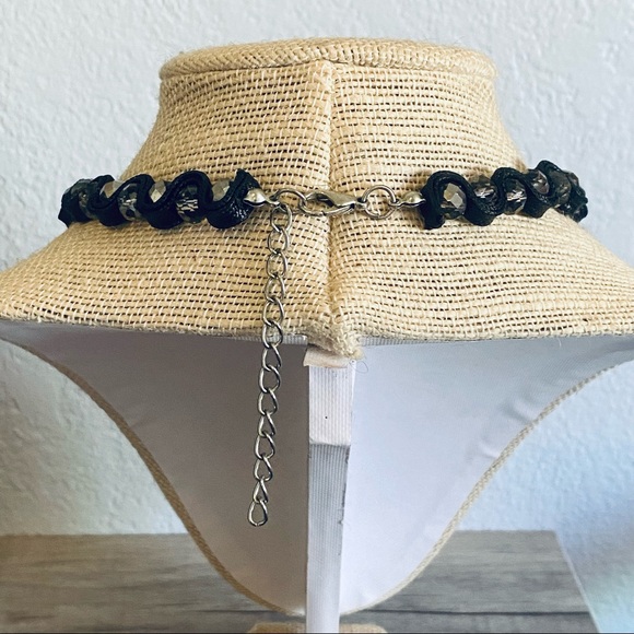 Gorgeous gray beaded necklace - Picture 4 of 5